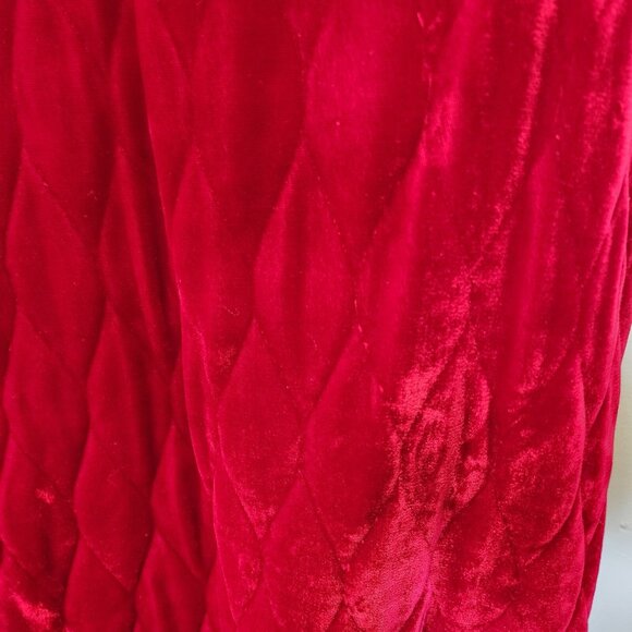 Vintage Opera Coat Red Velvet 12 White Pearly Buttons Quilted Soft Classy Long - Picture 7 of 14